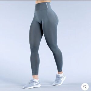 DFYNE Dynamic Leggings NWOT - STONE GREY